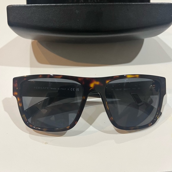 Authentic Versace sunglasses - Picture 6 of 7